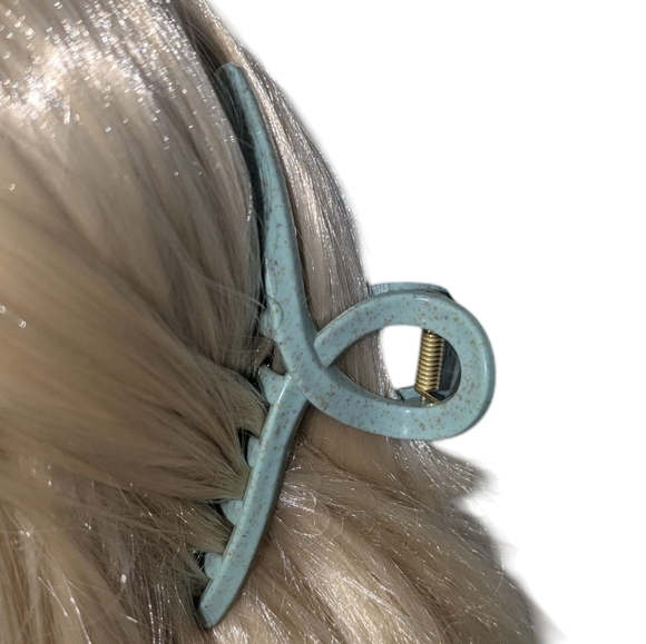 🍁 3/$15 Eco Friendly Claw Hair Clip - Picture 1 of 4